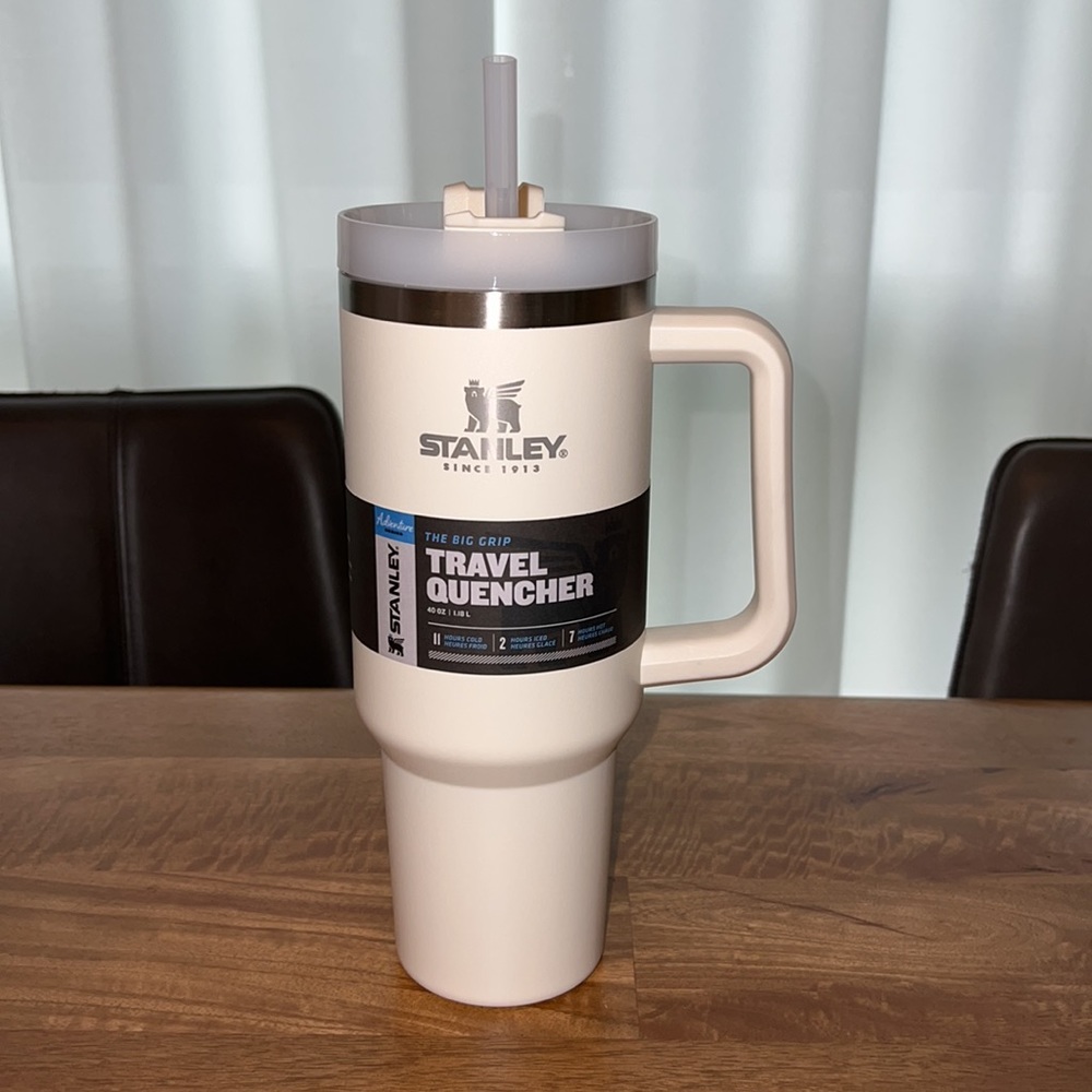 NWT-White Stanley 40oz Adventure Quencher Tumbler